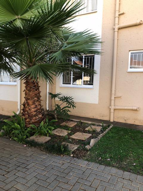 To Let 2 Bedroom Property for Rent in Kannoniers Park North West